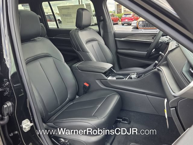 New 2026 Jeep Grand Cherokee L Limited w/ Limited Altitude Package AWD/4WD image 18