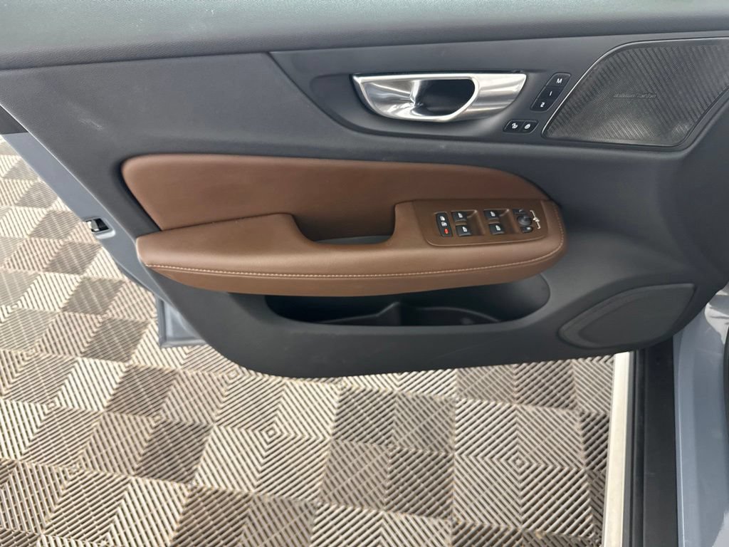Used 2023 Volvo V60 B5 Cross Country Ultimate AWD/4WD image 23