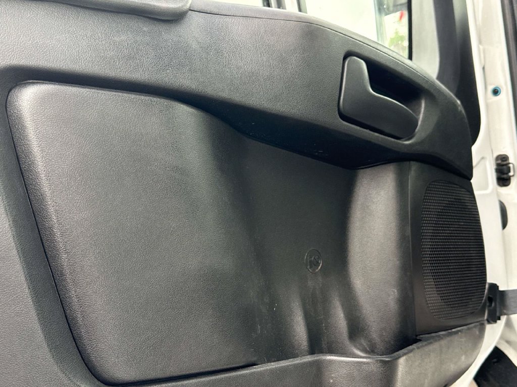 Used 2023 RAM ProMaster 2500 w/ Convenience Group FWD image 15