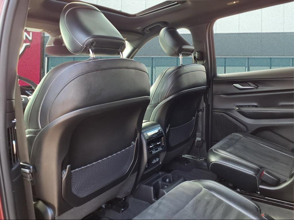 Used 2024 Jeep Grand Cherokee L Laredo image 13