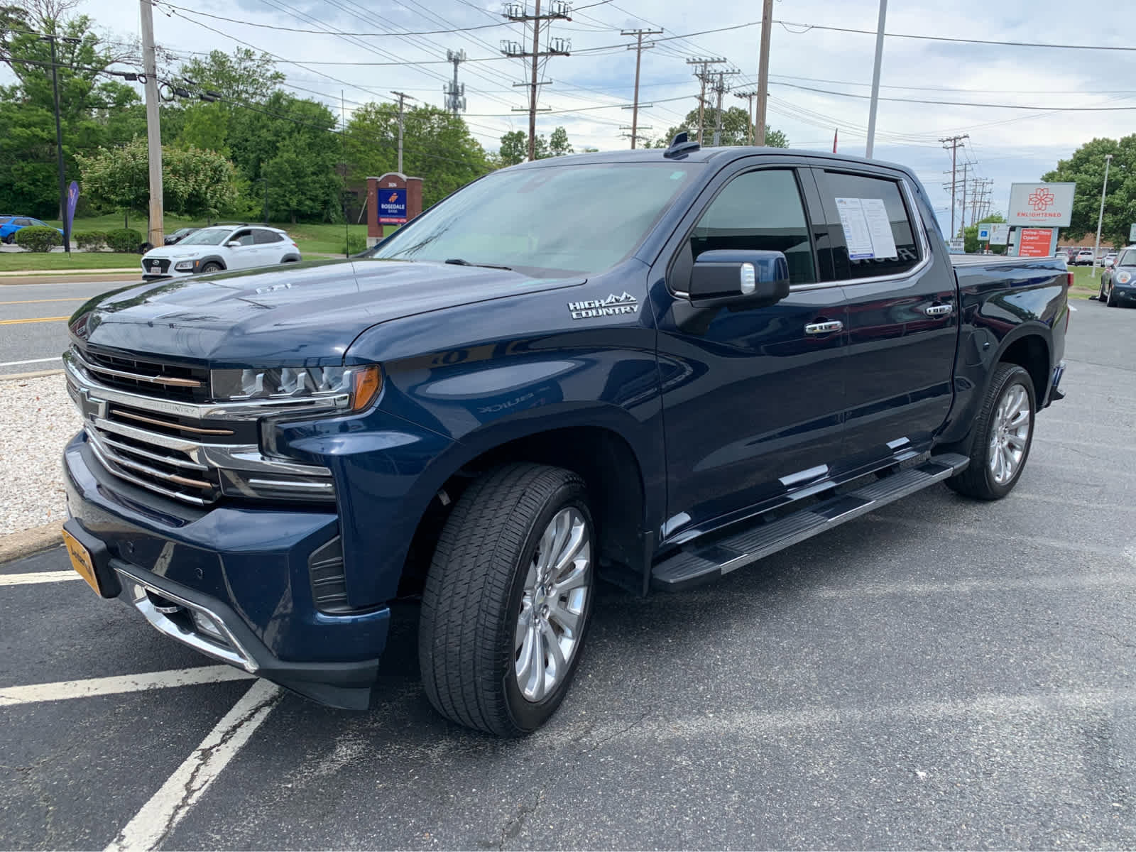 Used 2019 Chevrolet Silverado 1500 High Country w/ Technology Package AWD/4WD image 3