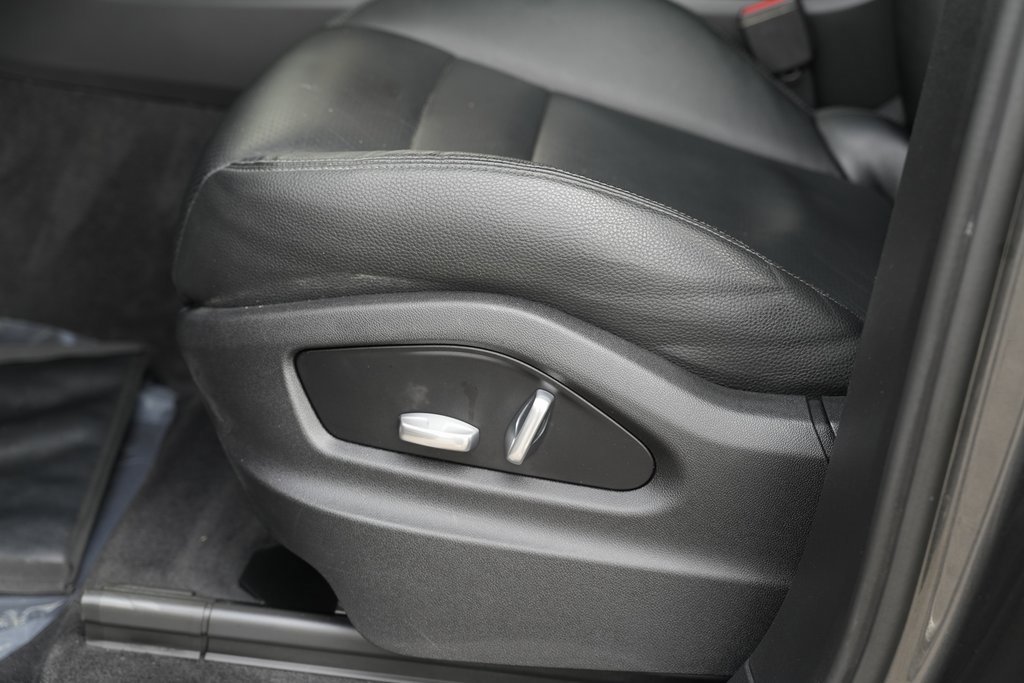 Used 2020 Porsche Cayenne image 31