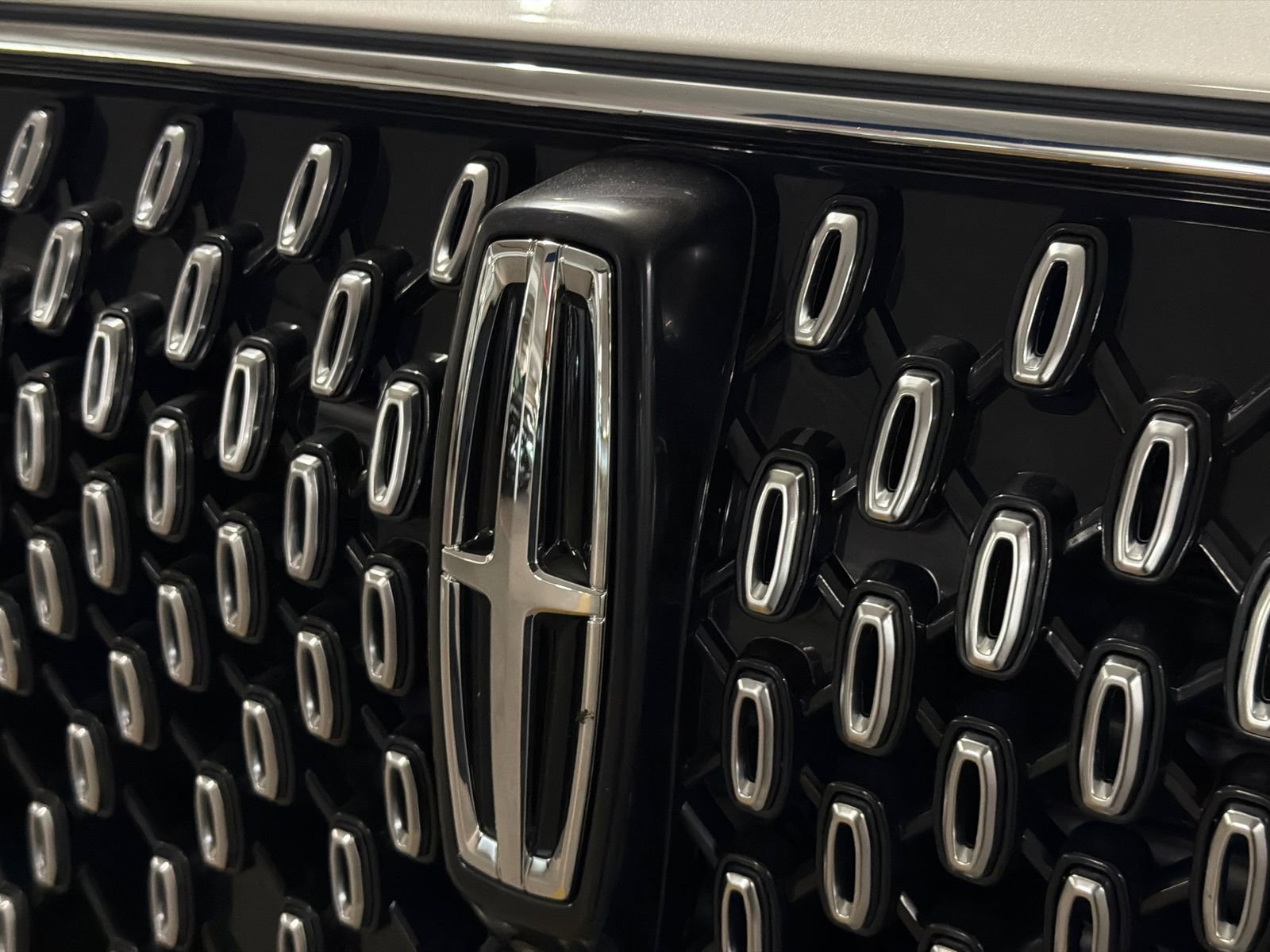 New 2026 Lincoln Aviator AWD image 15