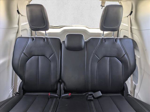 Used 2023 Chrysler Pacifica Touring-L FWD image 19