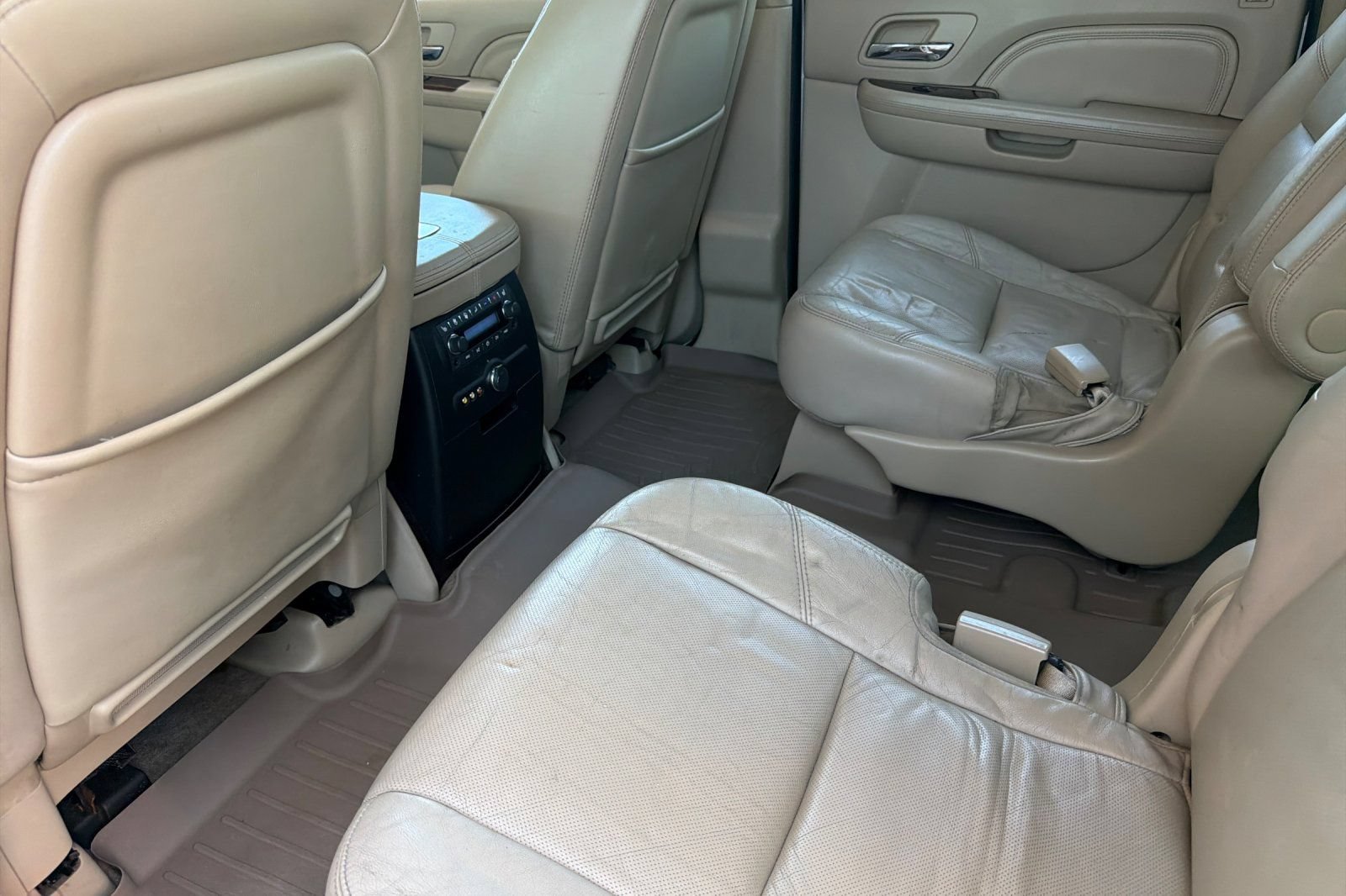 Used 2011 Cadillac Escalade ESV Premium AWD/4WD image 13