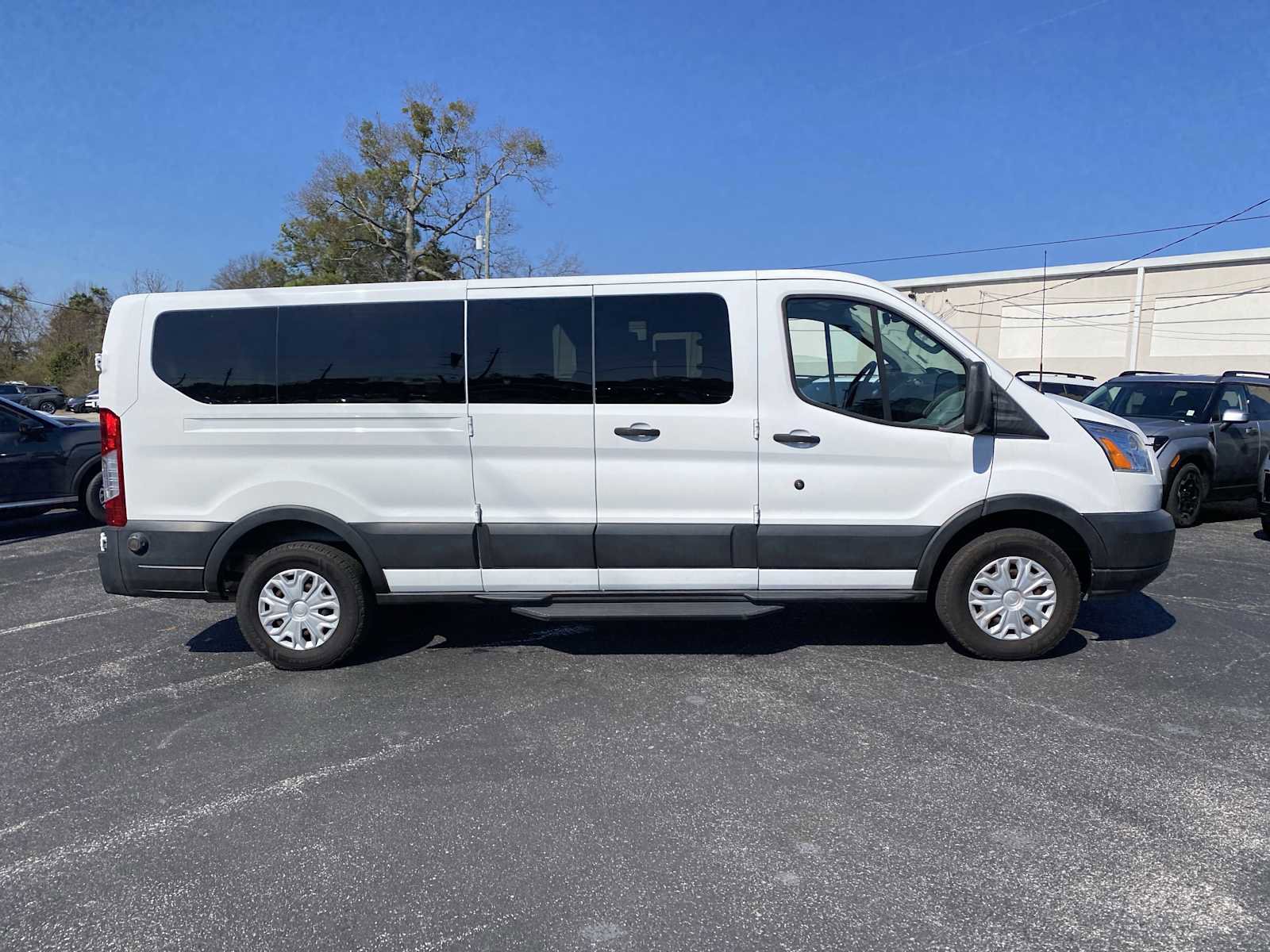 Used 2019 Ford Transit 350 XLT image 4