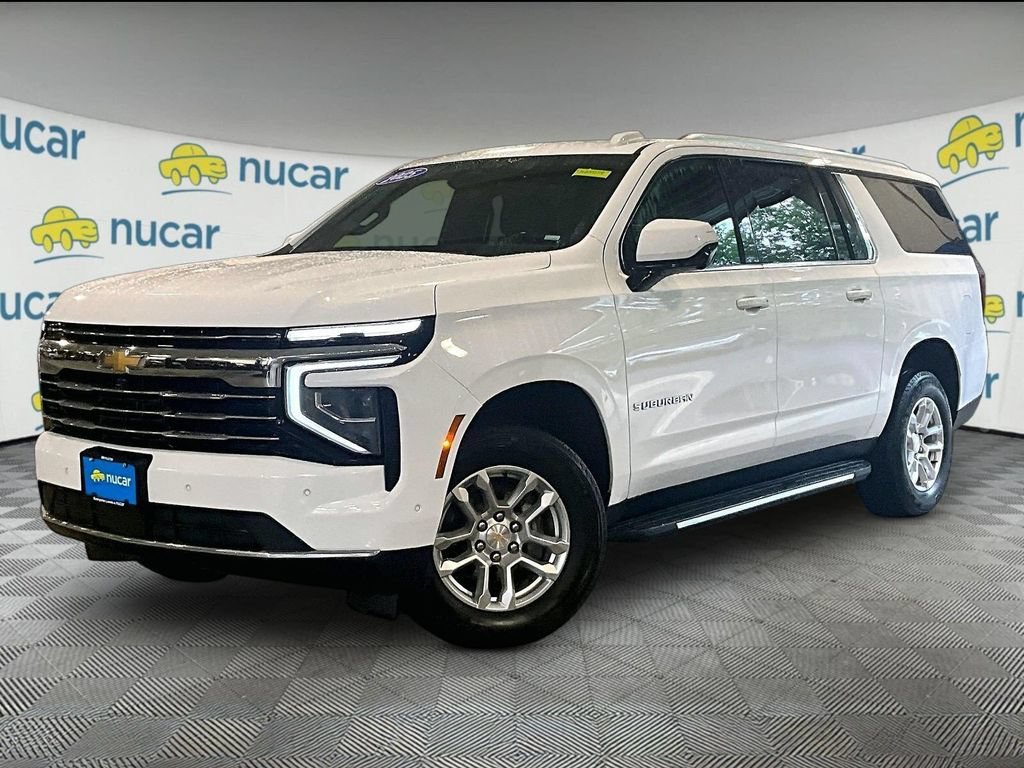 Used 2025 Chevrolet Suburban LT AWD/4WD image 3