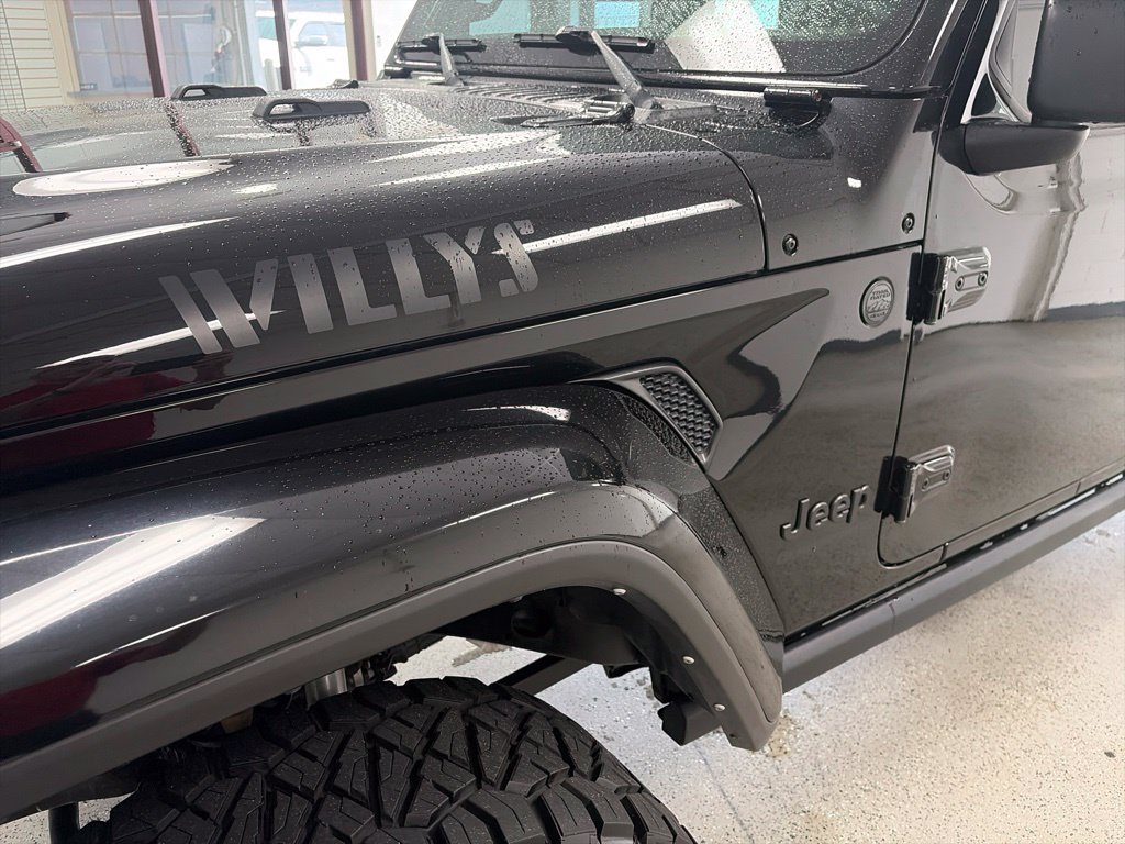 Certified 2023 Jeep Gladiator Sport AWD/4WD image 15