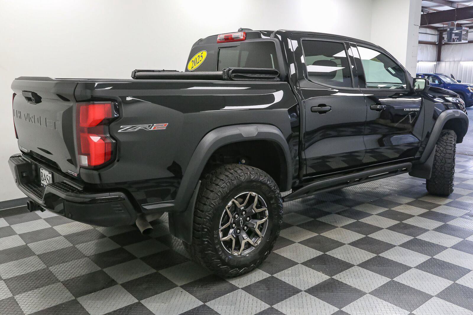 Used 2025 Chevrolet Colorado ZR2 w/ Technology Package AWD/4WD image 10