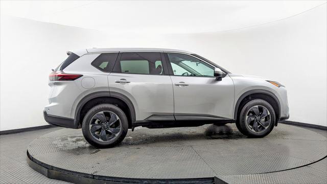 Used 2024 Nissan Rogue SV image 9