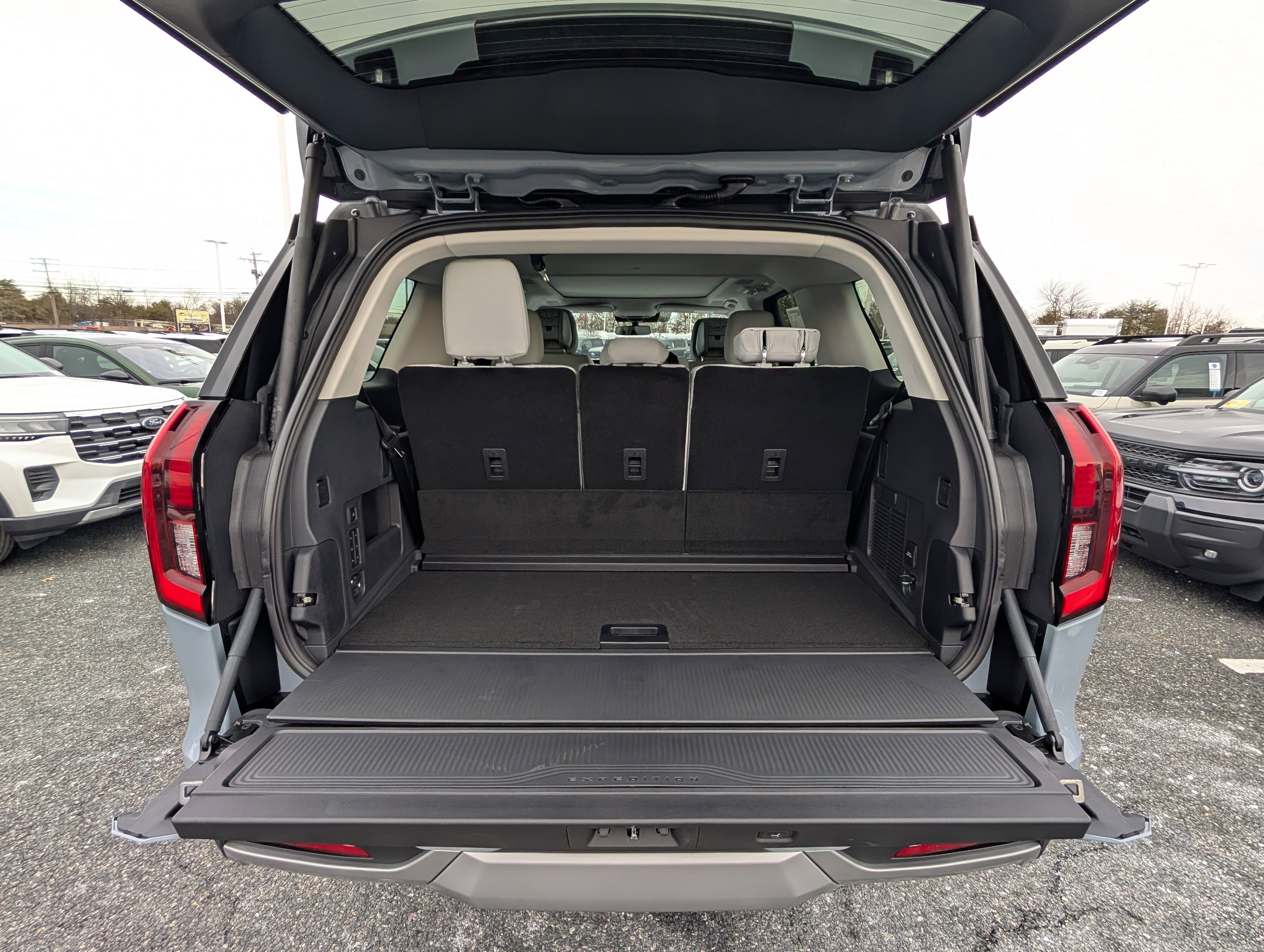 New 2026 Ford Expedition Platinum w/ Platinum Ultimate Package image 8