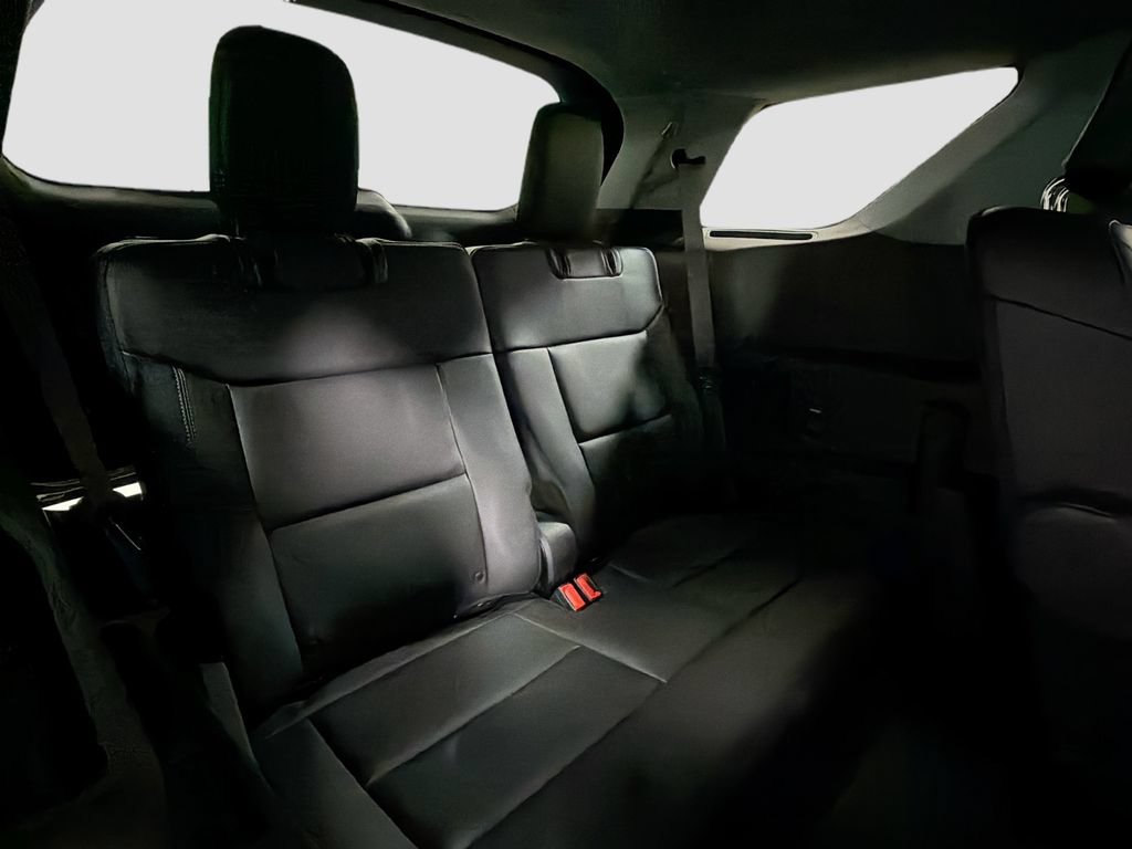 Used 2023 Ford Explorer XLT w/ Equipment Group 202A AWD/4WD image 28