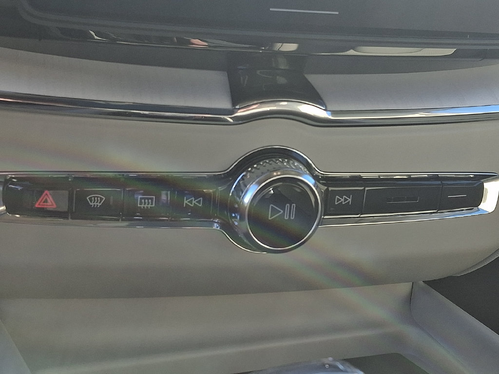 New 2027 Volvo XC60 B5 Ultra AWD/4WD image 13