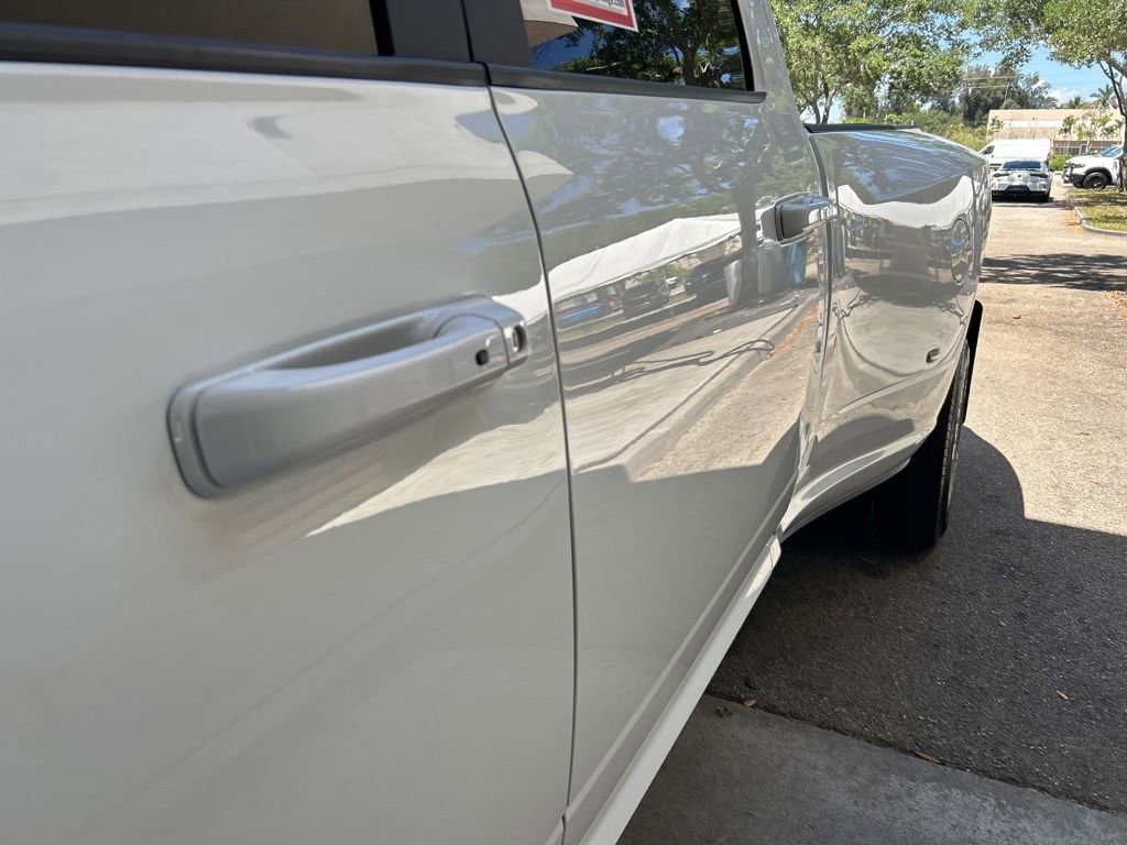 Used 2025 RAM 3500 Laramie AWD/4WD image 17