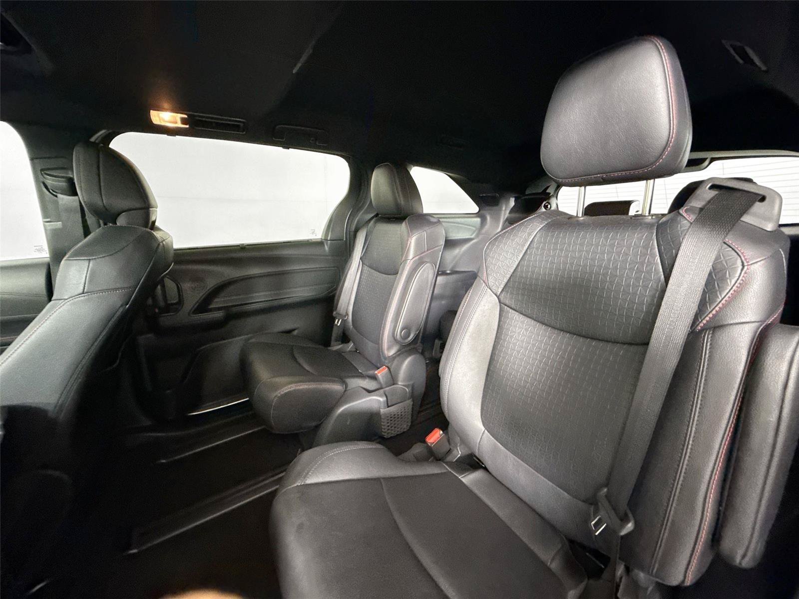 Certified 2025 Toyota Sienna XSE w/ XSE Plus Package FWD image 30