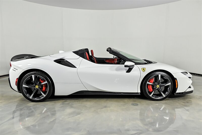 Used 2023 Ferrari SF90 Spider AWD/4WD image 10