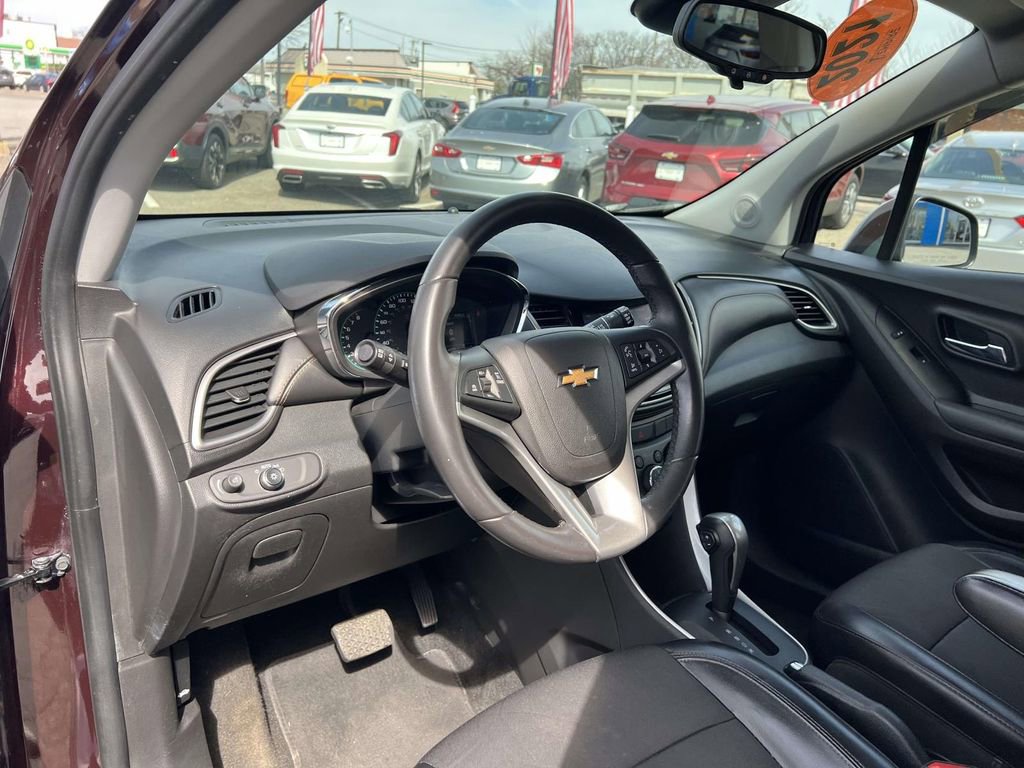 Used 2021 Chevrolet Trax LT w/ LT Convenience Package AWD/4WD image 19