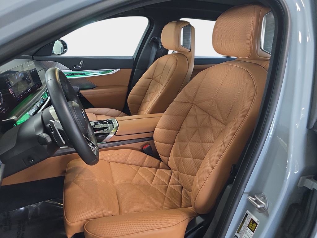 Used 2023 BMW 740i w/ Parking Assistance Package RWD image 17