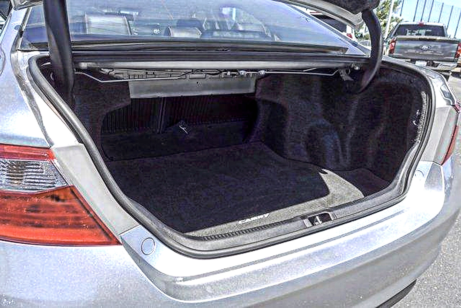 Used 2017 Toyota Camry SE FWD image 21