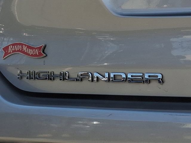 Used 2024 Toyota Highlander LE image 32