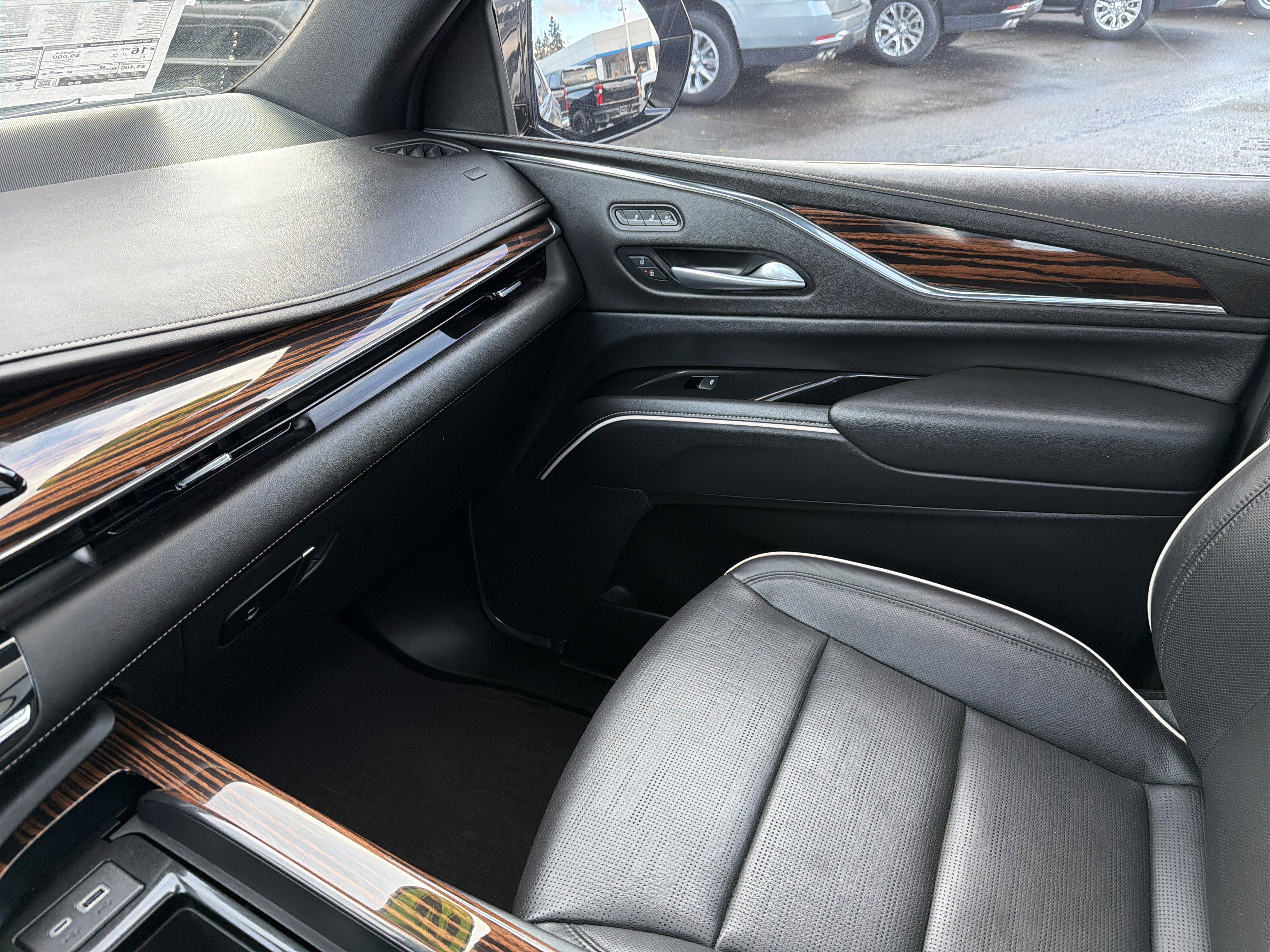 Used 2023 Cadillac Escalade ESV Premium Luxury w/ Performance Package image 26