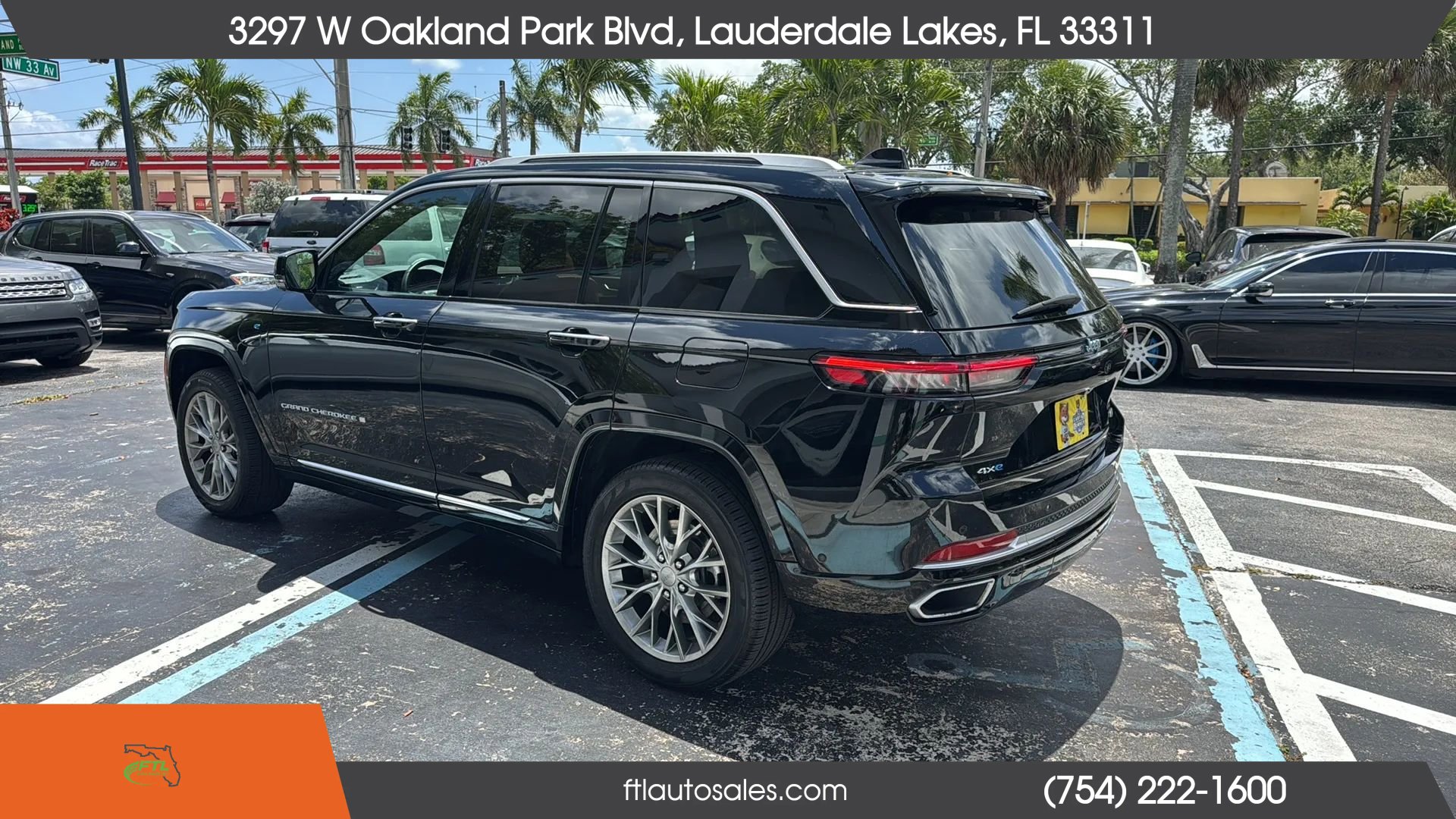 Used 2022 Jeep Grand Cherokee Summit w/ Luxury Tech Group V AWD/4WD image 8