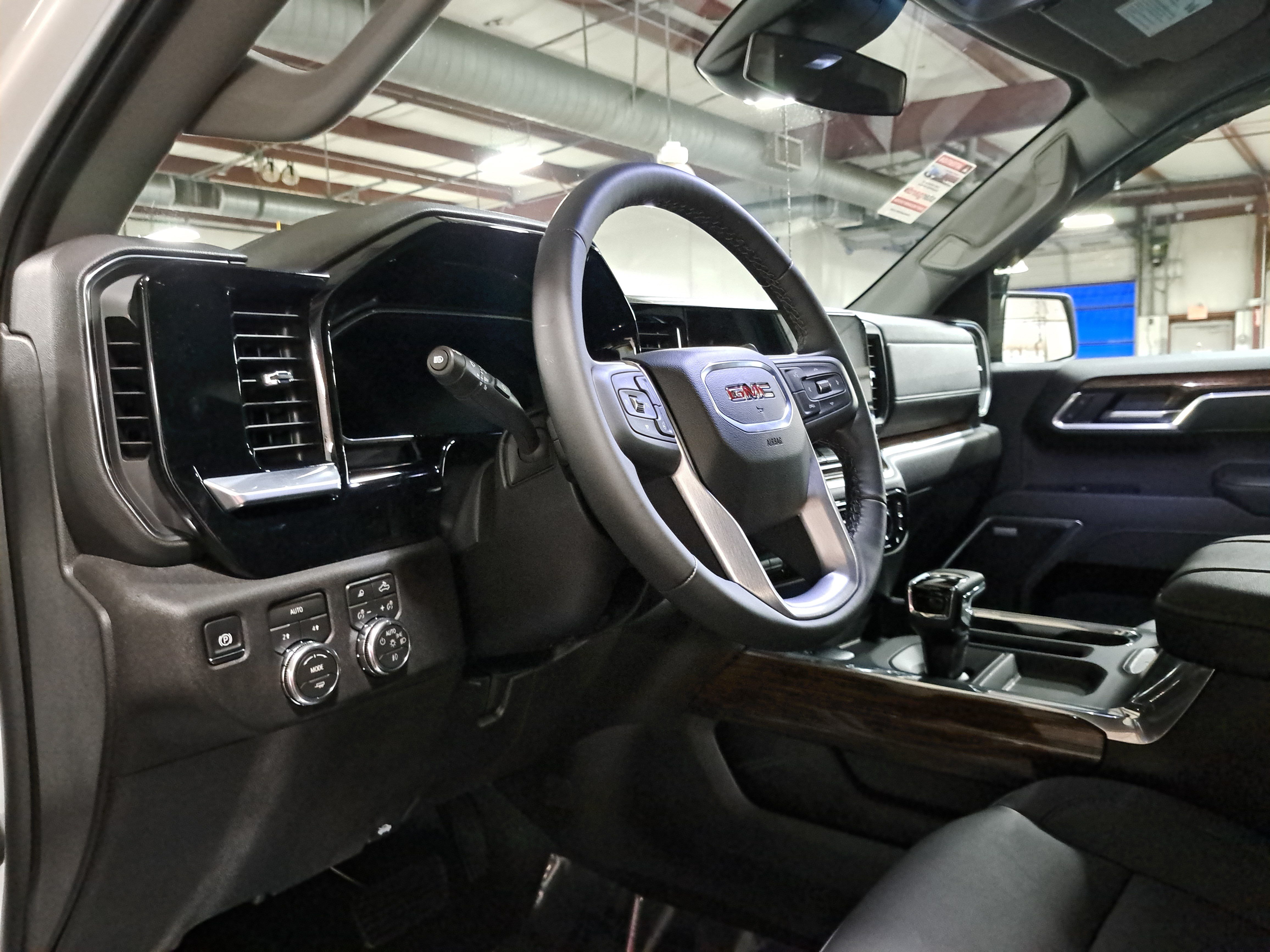 Used 2026 GMC Sierra 1500 Elevation w/ Elevation Premium Package AWD/4WD image 16