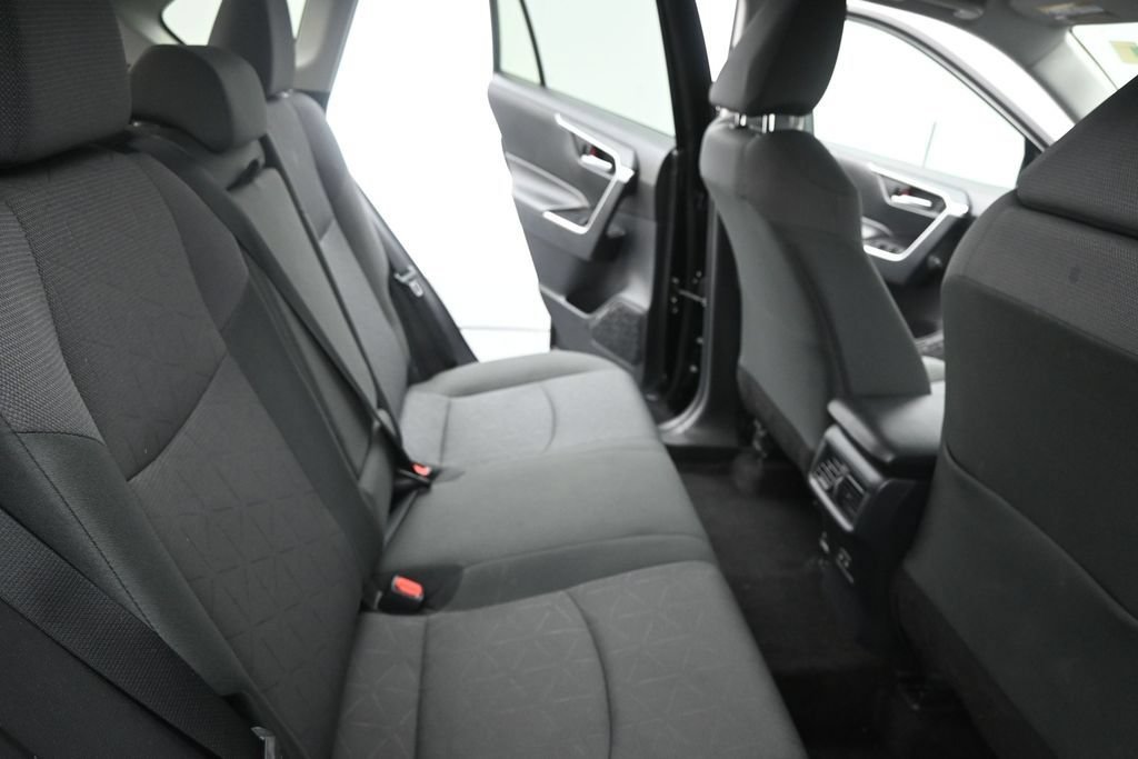 Used 2025 Toyota RAV4 XLE FWD image 14