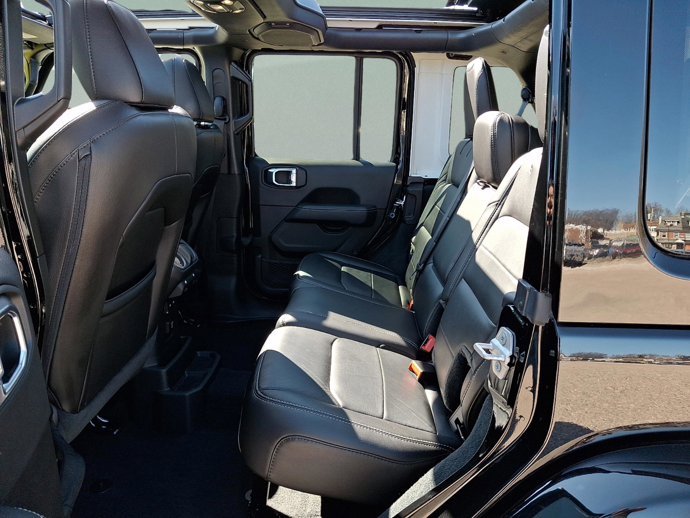 Certified 2022 Jeep Wrangler Unlimited Sahara AWD/4WD image 10