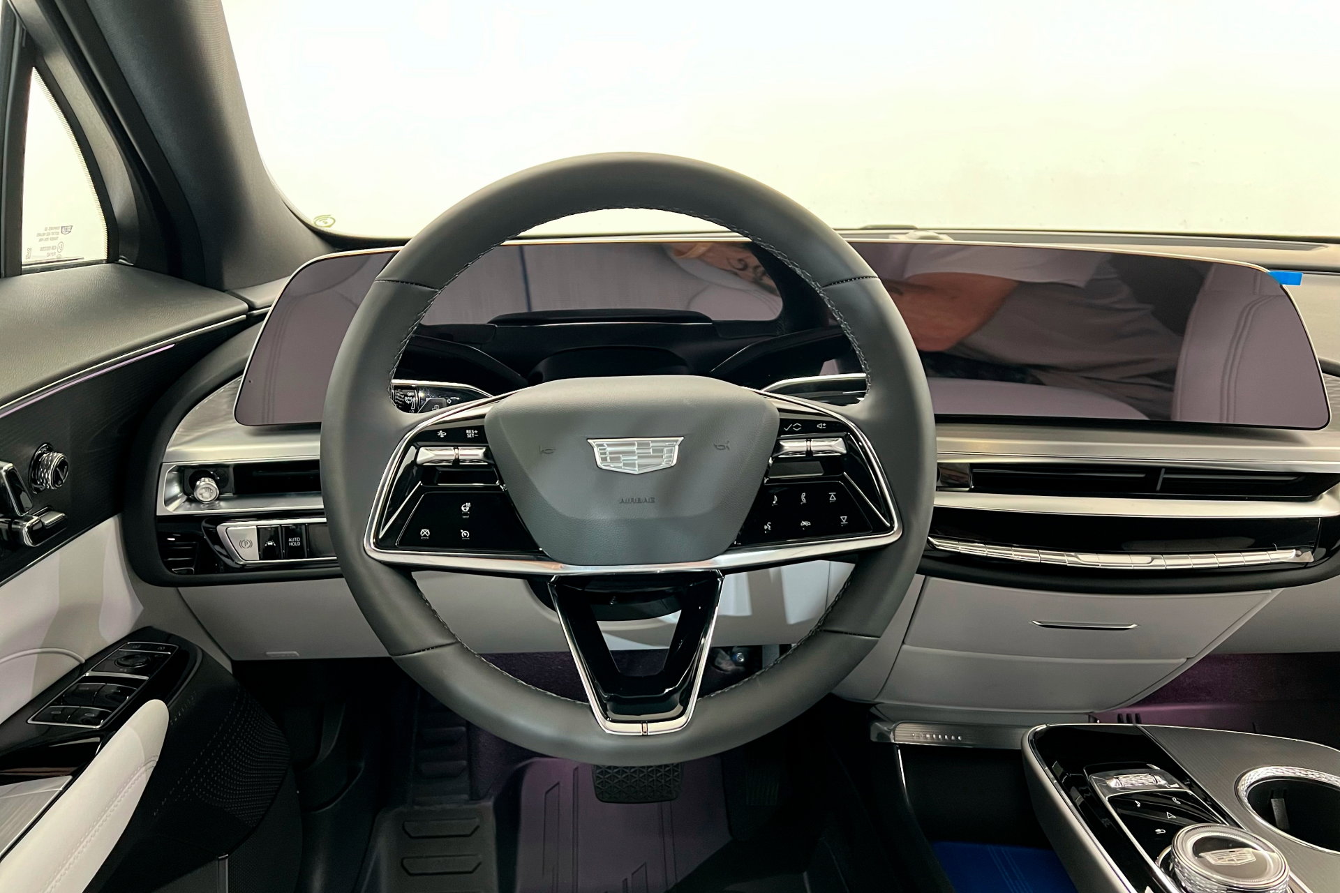 New 2025 Cadillac Lyriq Sport w/ LPO, Floor Liner Package AWD/4WD image 13