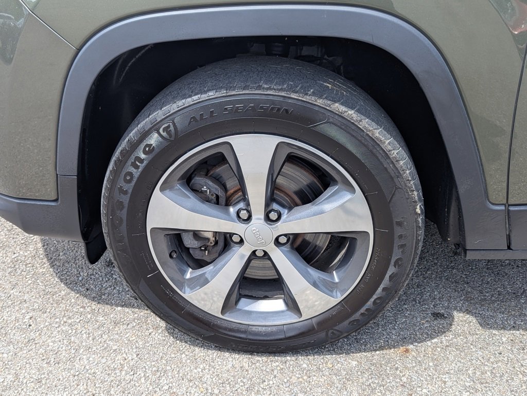 Used 2019 Jeep Cherokee Limited image 17