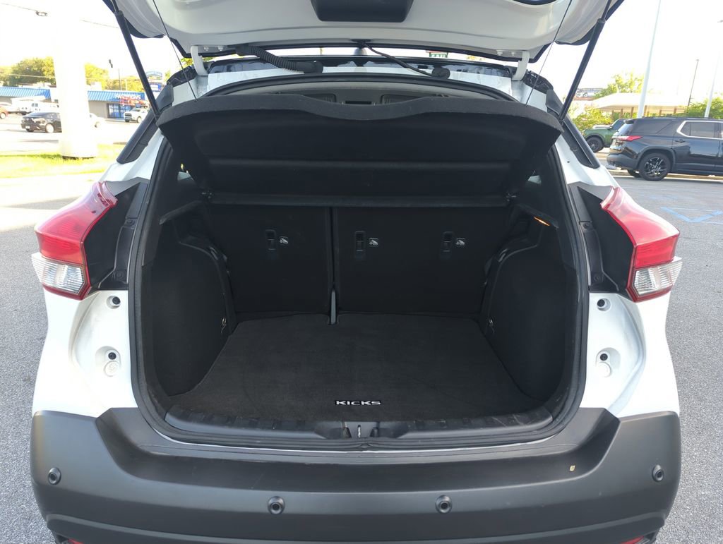Used 2020 Nissan Kicks SV image 28