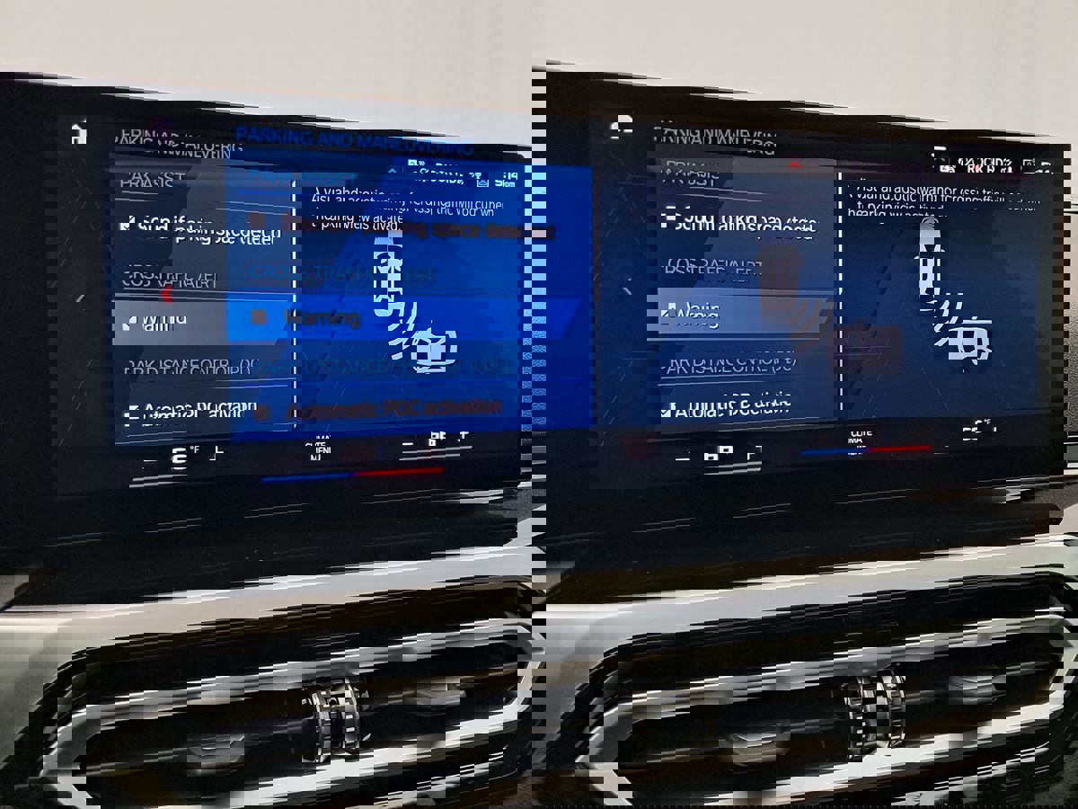 Used 2024 BMW M2 w/ Lighting Package image 33