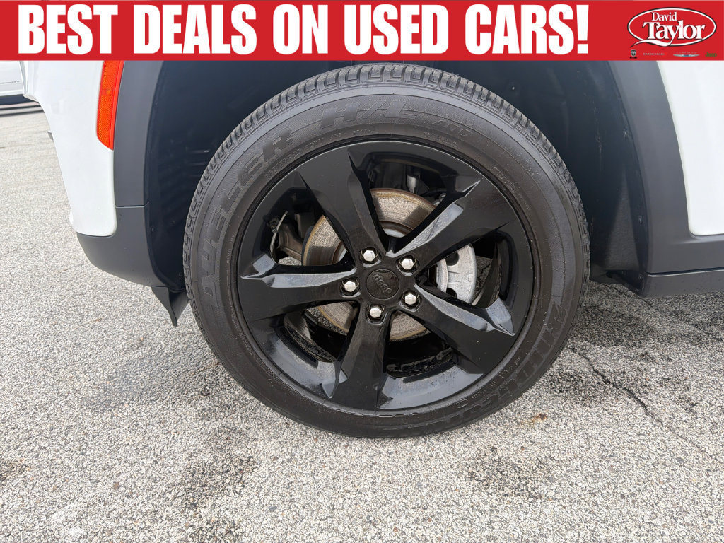 Used 2025 Jeep Grand Cherokee Altitude w/ Trailer Tow Package AWD/4WD image 18