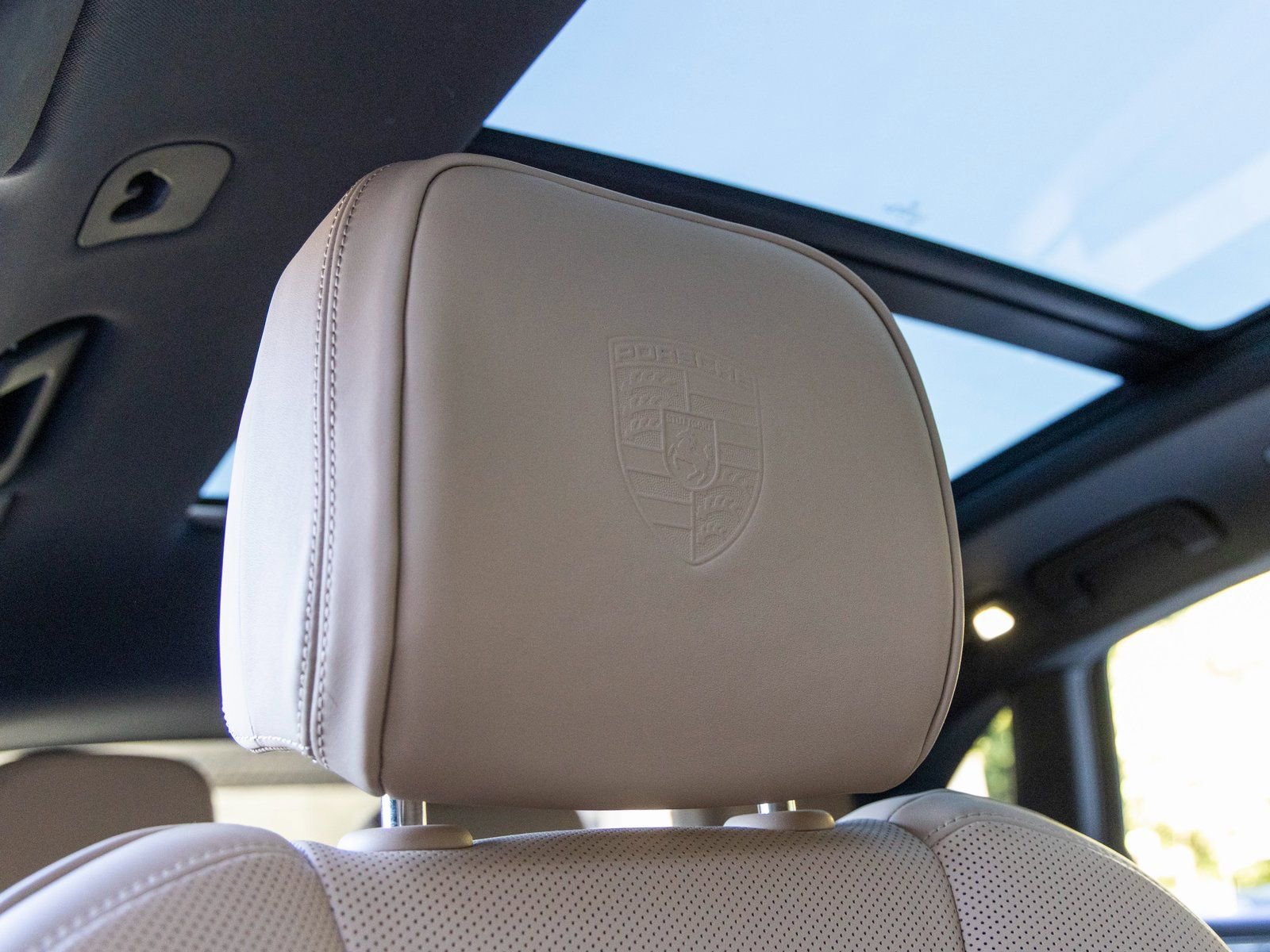 Certified 2025 Porsche Macan image 58