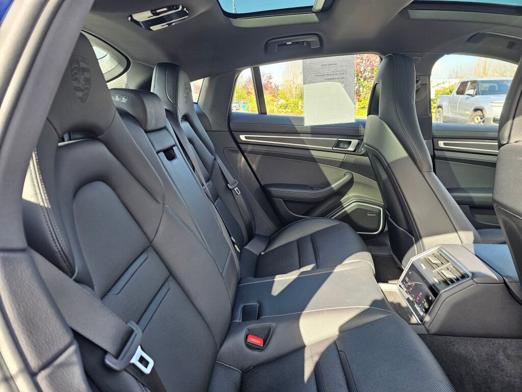Used 2022 Porsche Panamera 4 Platinum Edition w/ Assistance Package image 15