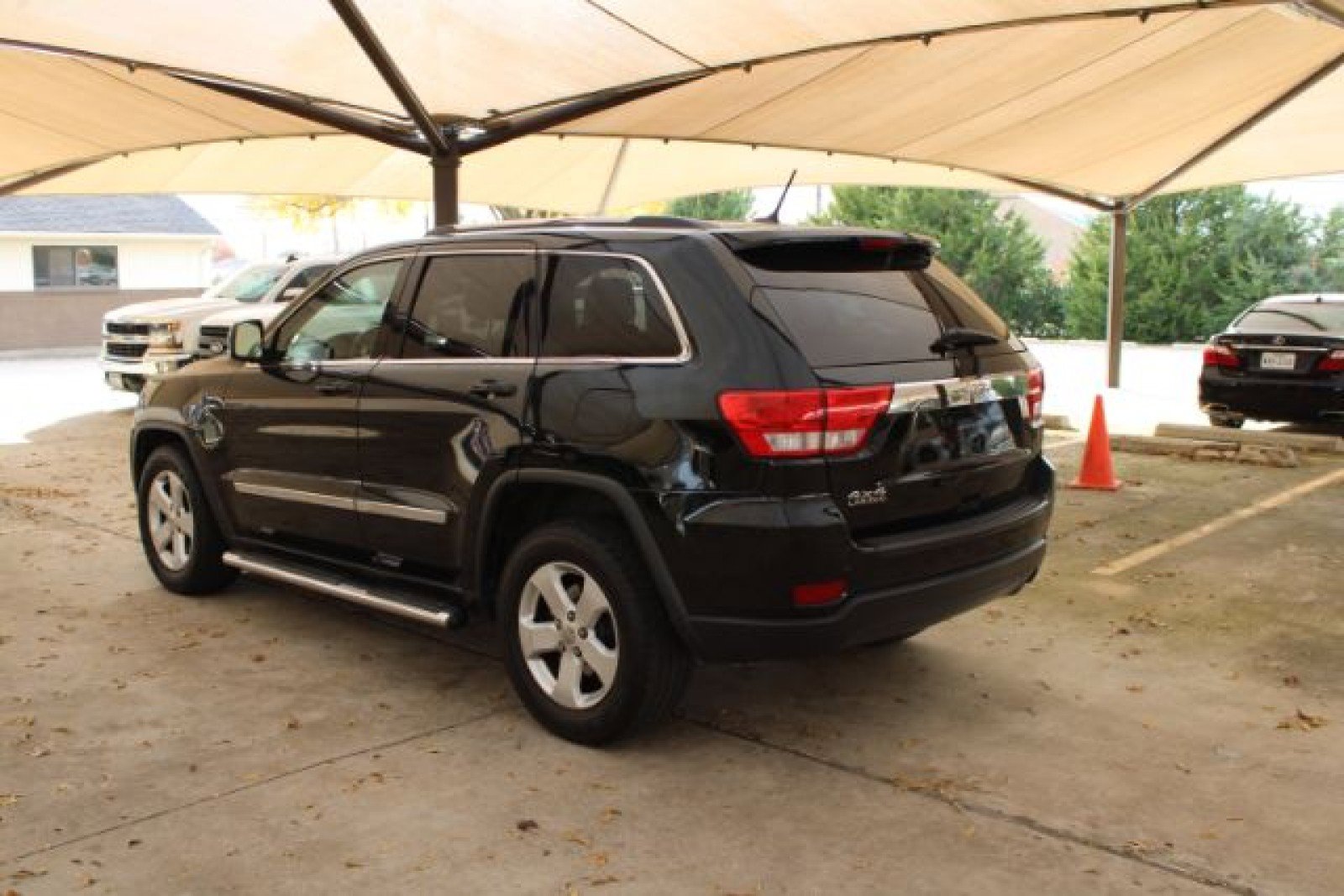 Used 2012 Jeep Grand Cherokee Laredo image 4