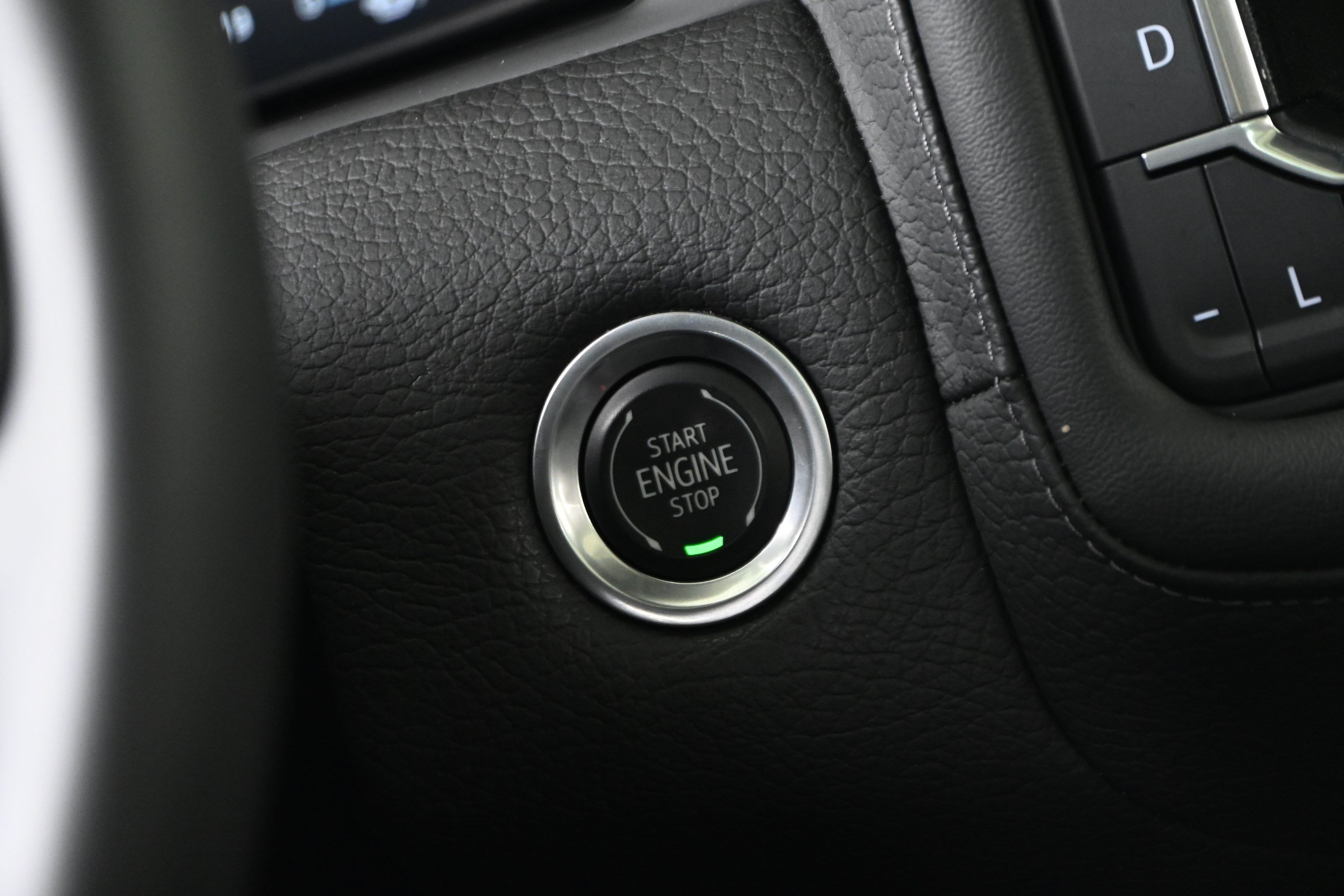 Used 2023 GMC Yukon XL Denali AWD/4WD image 38