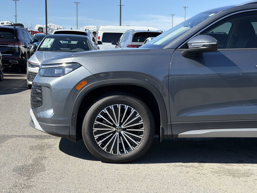 Used 2025 Volkswagen Tiguan S image 9