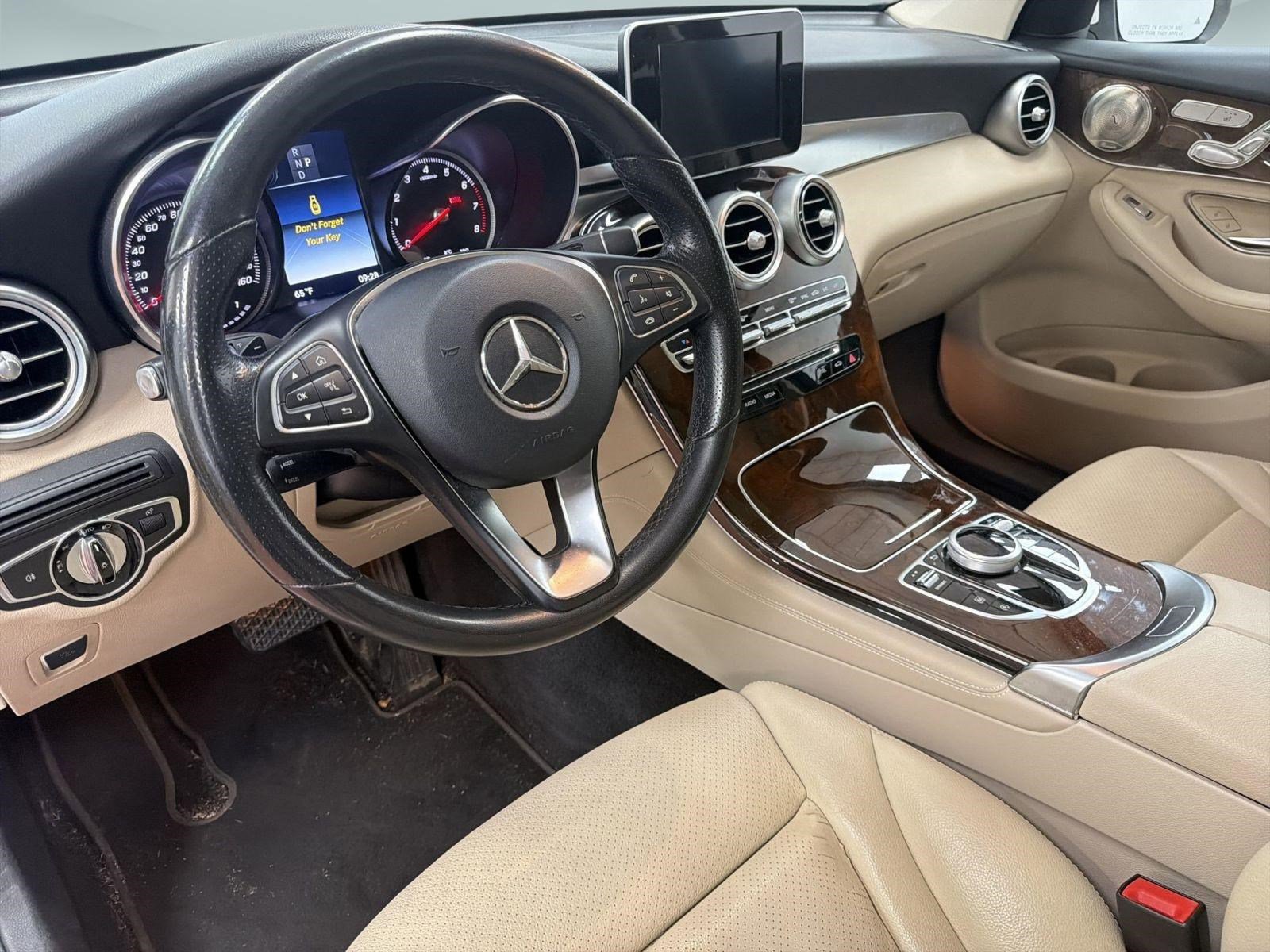 Used 2017 Mercedes-Benz GLC 300 4MATIC image 4