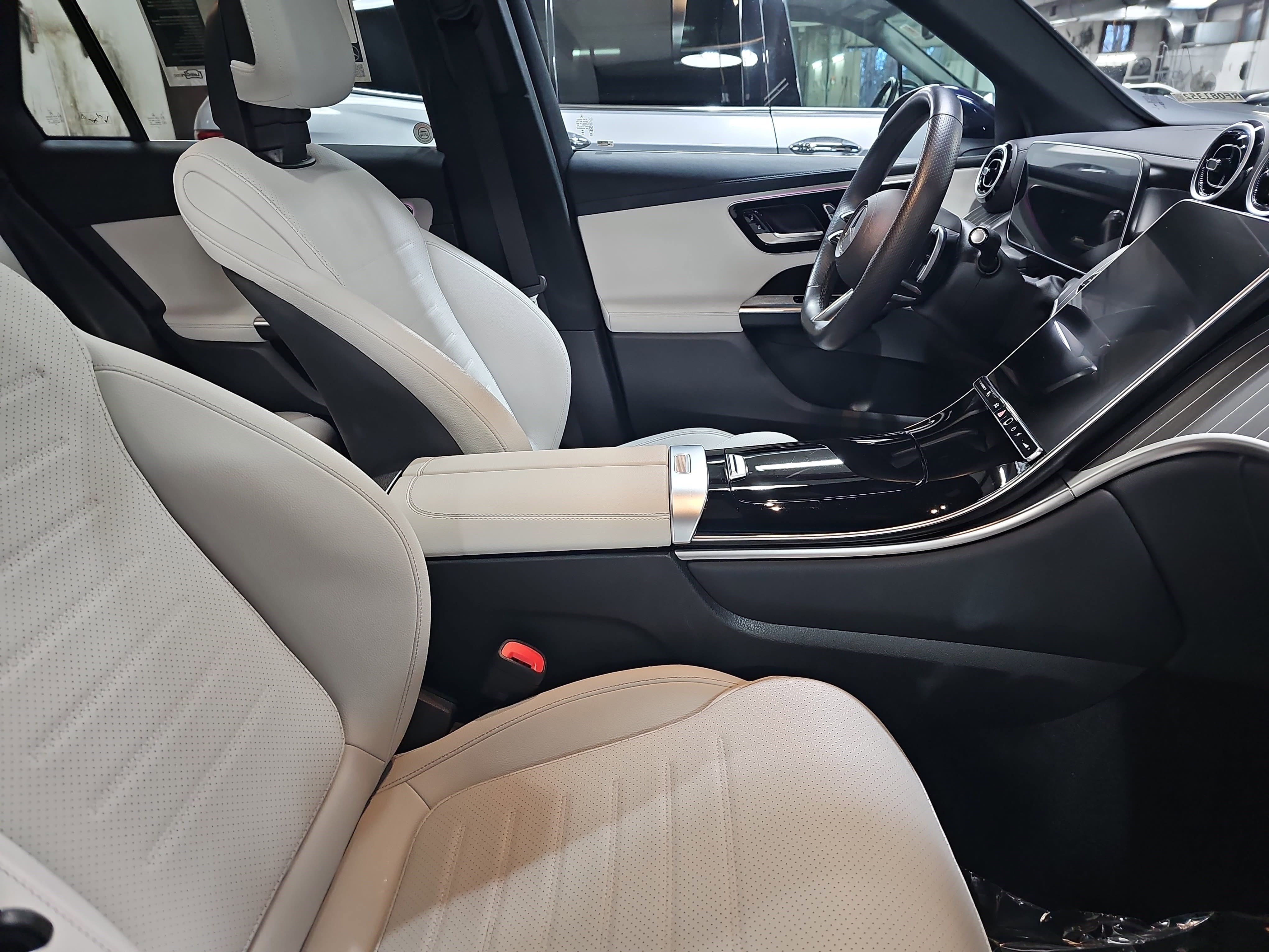 Certified 2024 Mercedes-Benz GLC 300 4MATIC image 11