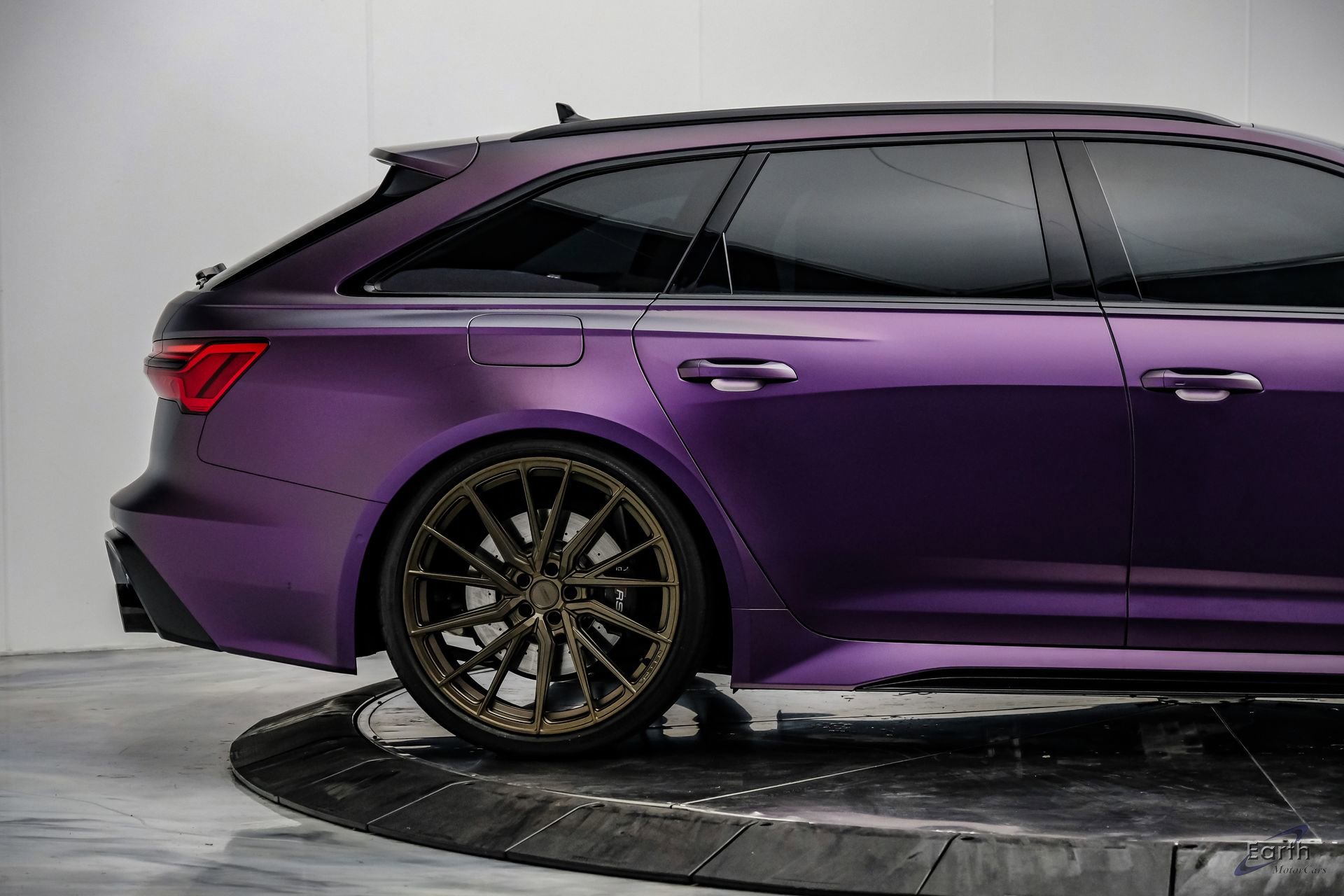 Used 2023 Audi RS 6 w/ Black Optic Package image 26