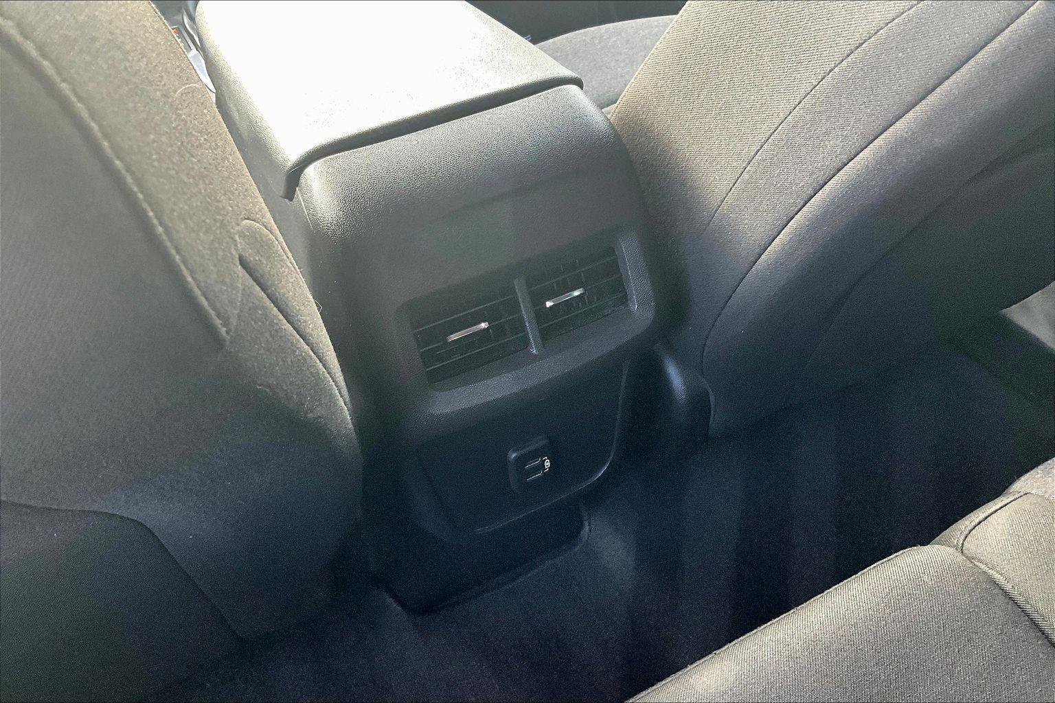 Used 2023 Chevrolet Equinox LT image 32