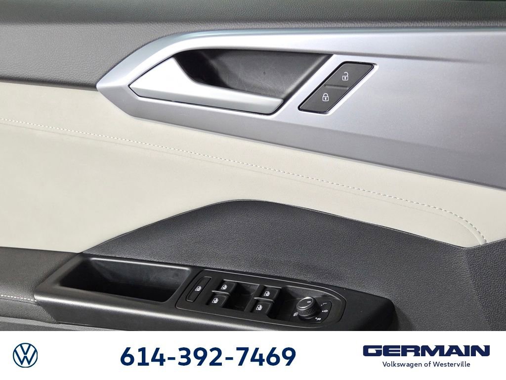 Used 2025 Volkswagen Taos SE image 23