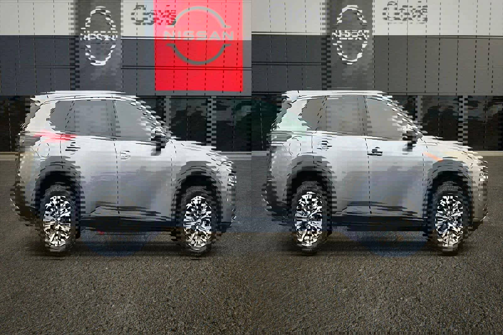 Used 2023 Nissan Rogue SV image 9