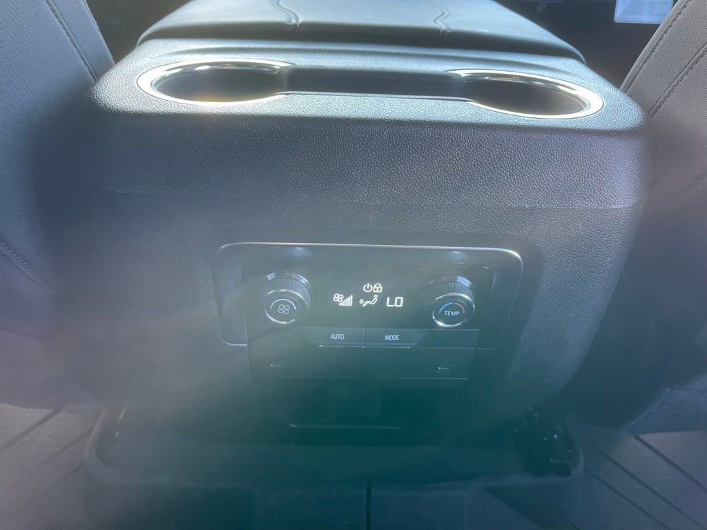 Used 2025 Chevrolet Suburban LS image 24