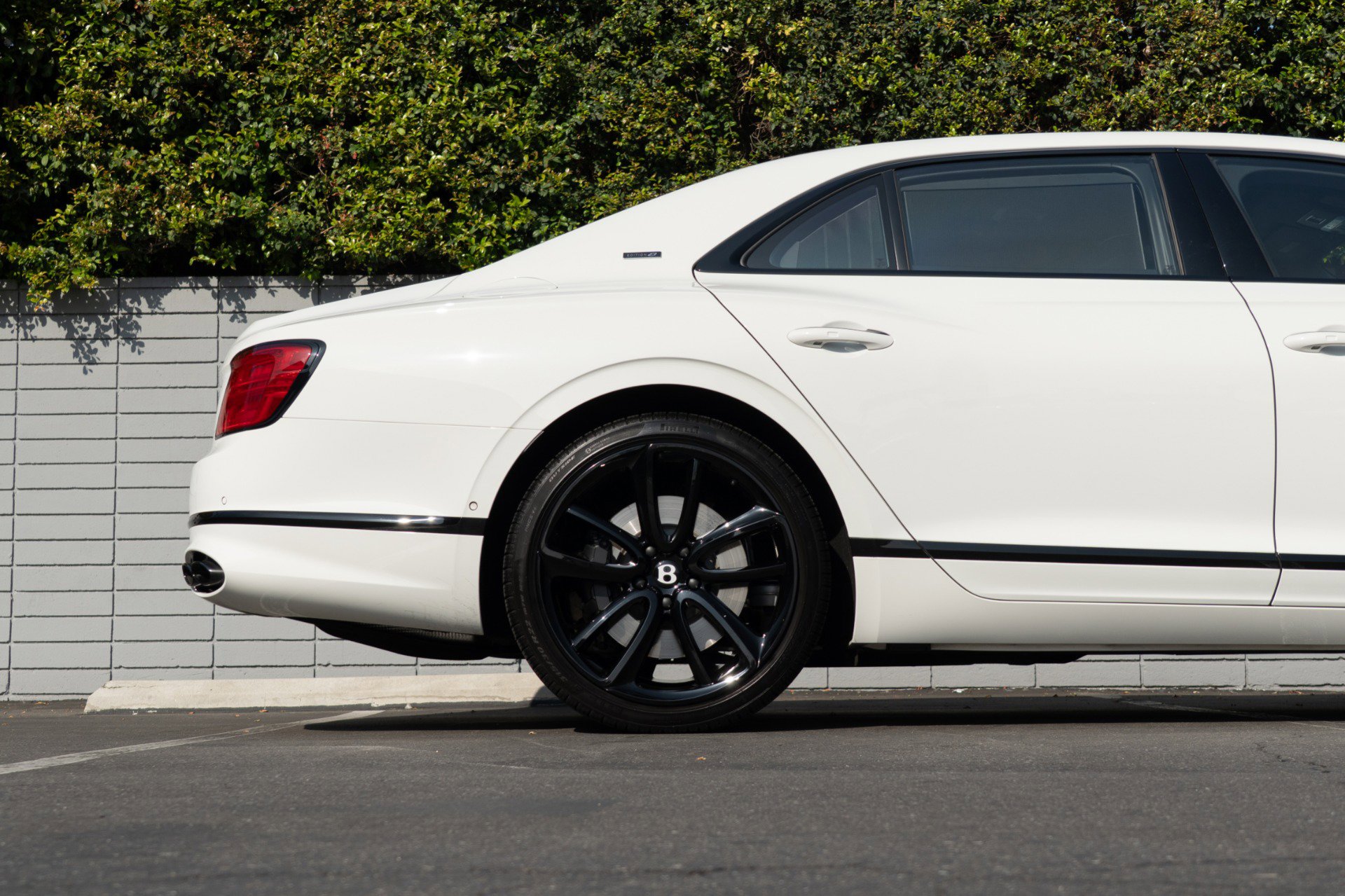 Used 2024 Bentley Flying Spur V8 image 9