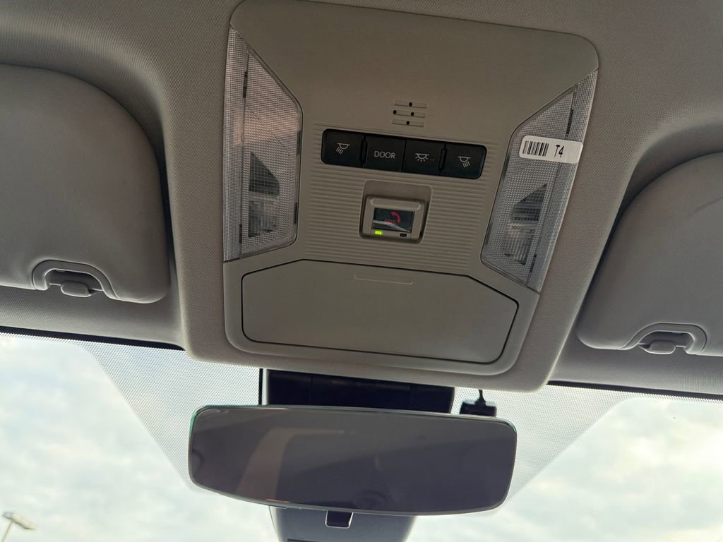 Used 2022 Toyota RAV4 LE image 26