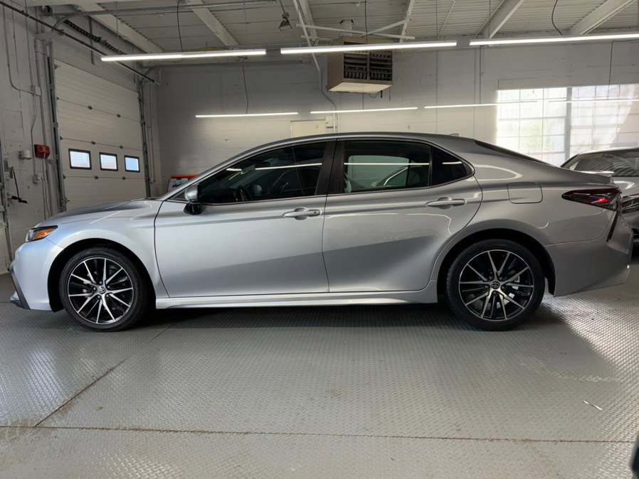 Used 2021 Toyota Camry SE FWD image 12