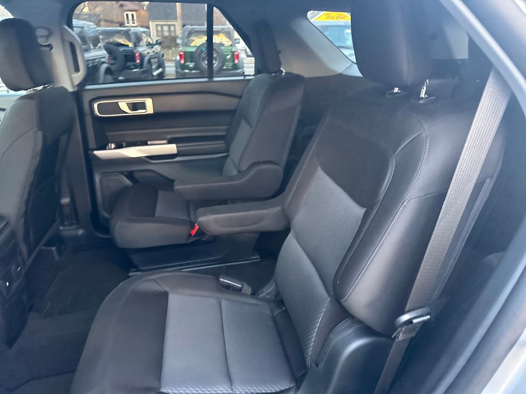 Used 2023 Ford Explorer XLT AWD/4WD image 14